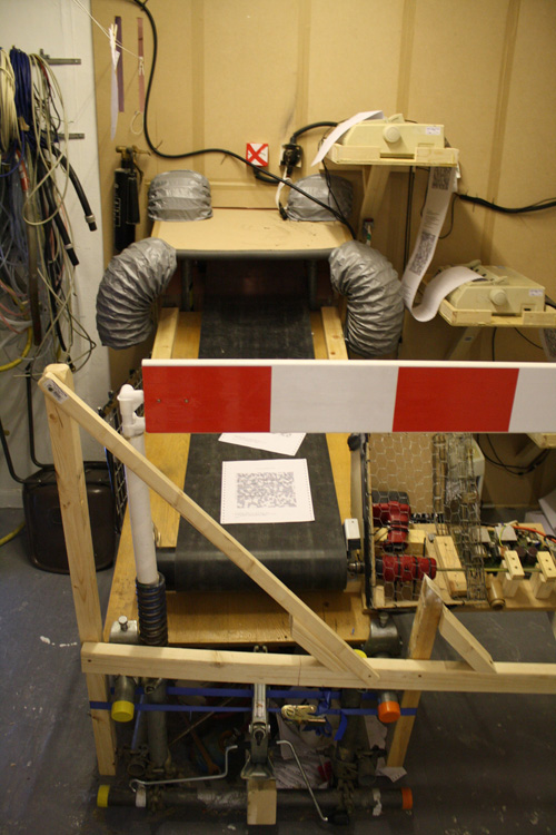 The conveyor that transfers the final sketch to the audience to take away
